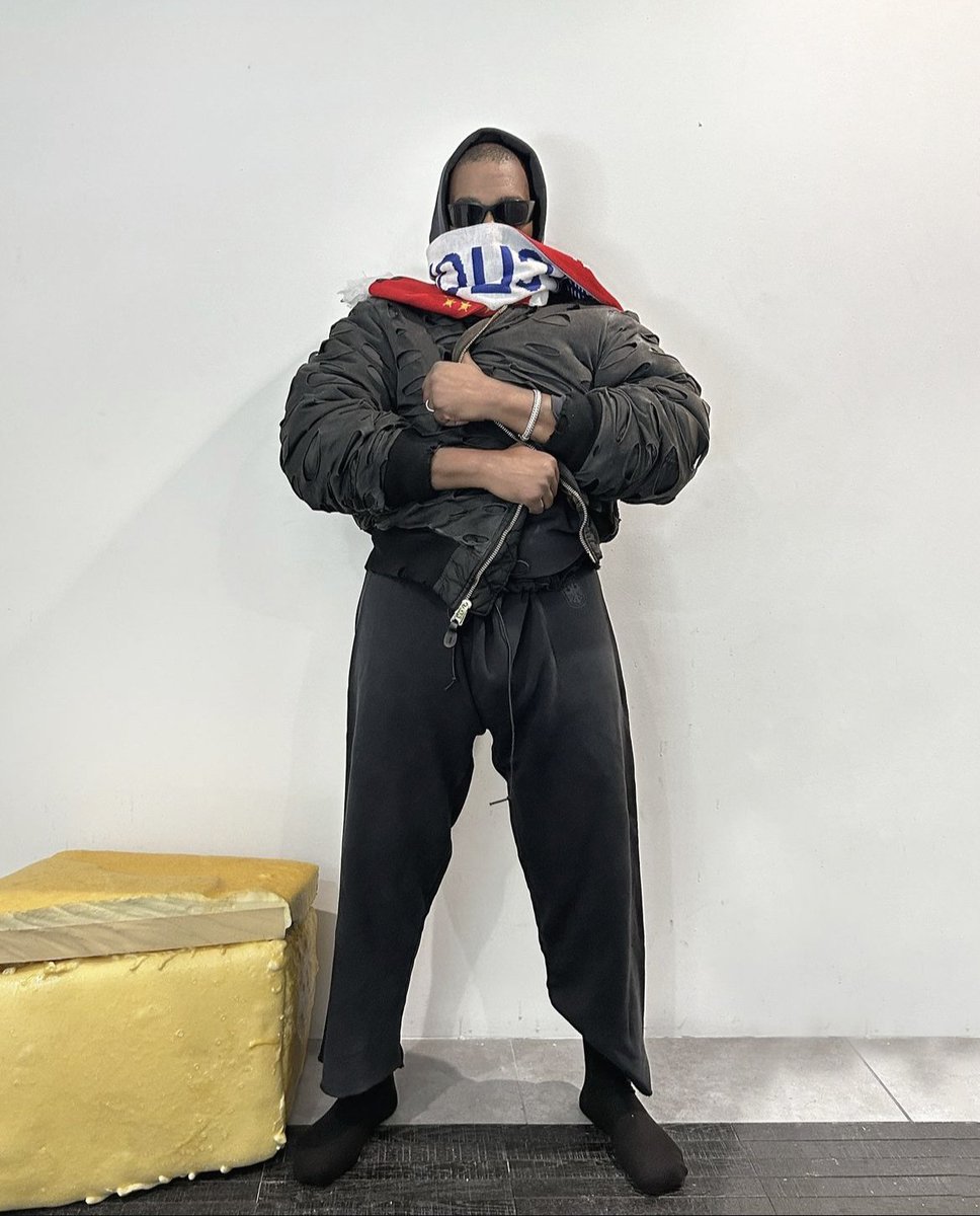 Yeezy record image