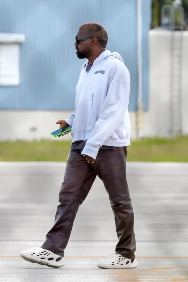 Yeezy record image